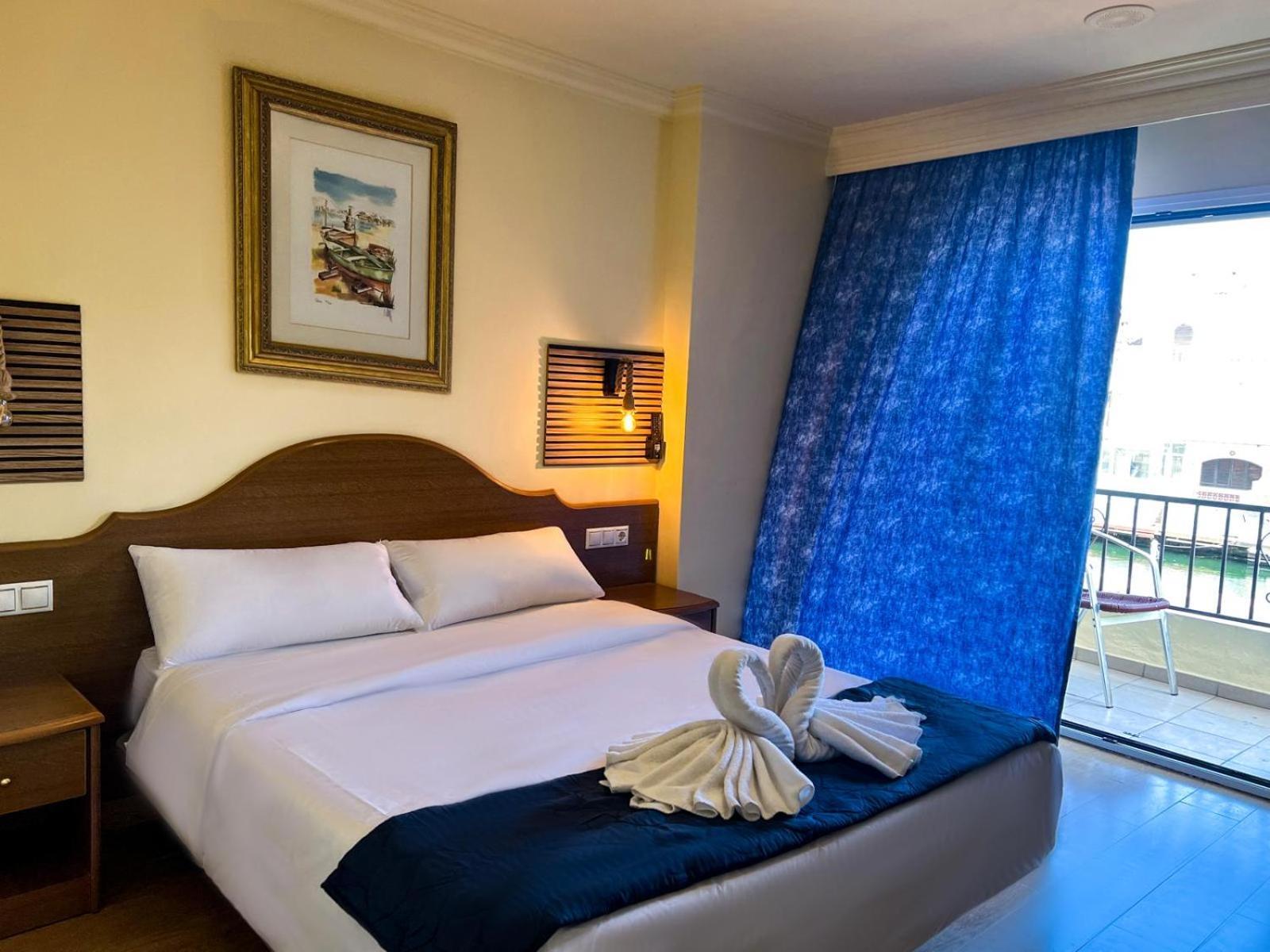 Hotel Portofino By Insidehome Empuriabrava Exterior photo