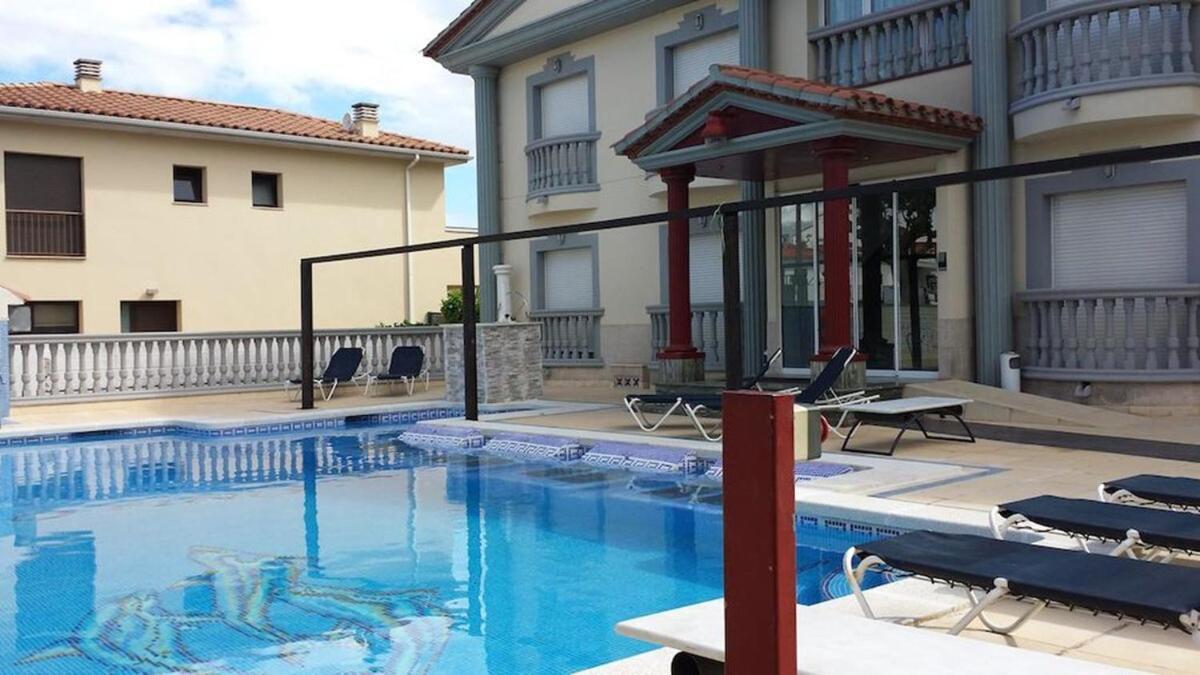 Hotel Portofino By Insidehome Empuriabrava Exterior photo